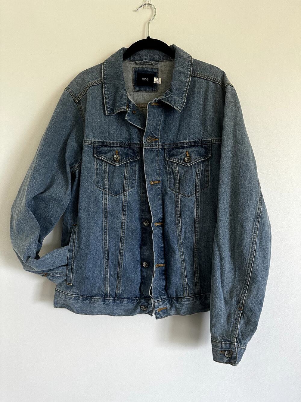 BDG Denim Jacket Medium Wash Blue 100% Cotton Button Down Mens L